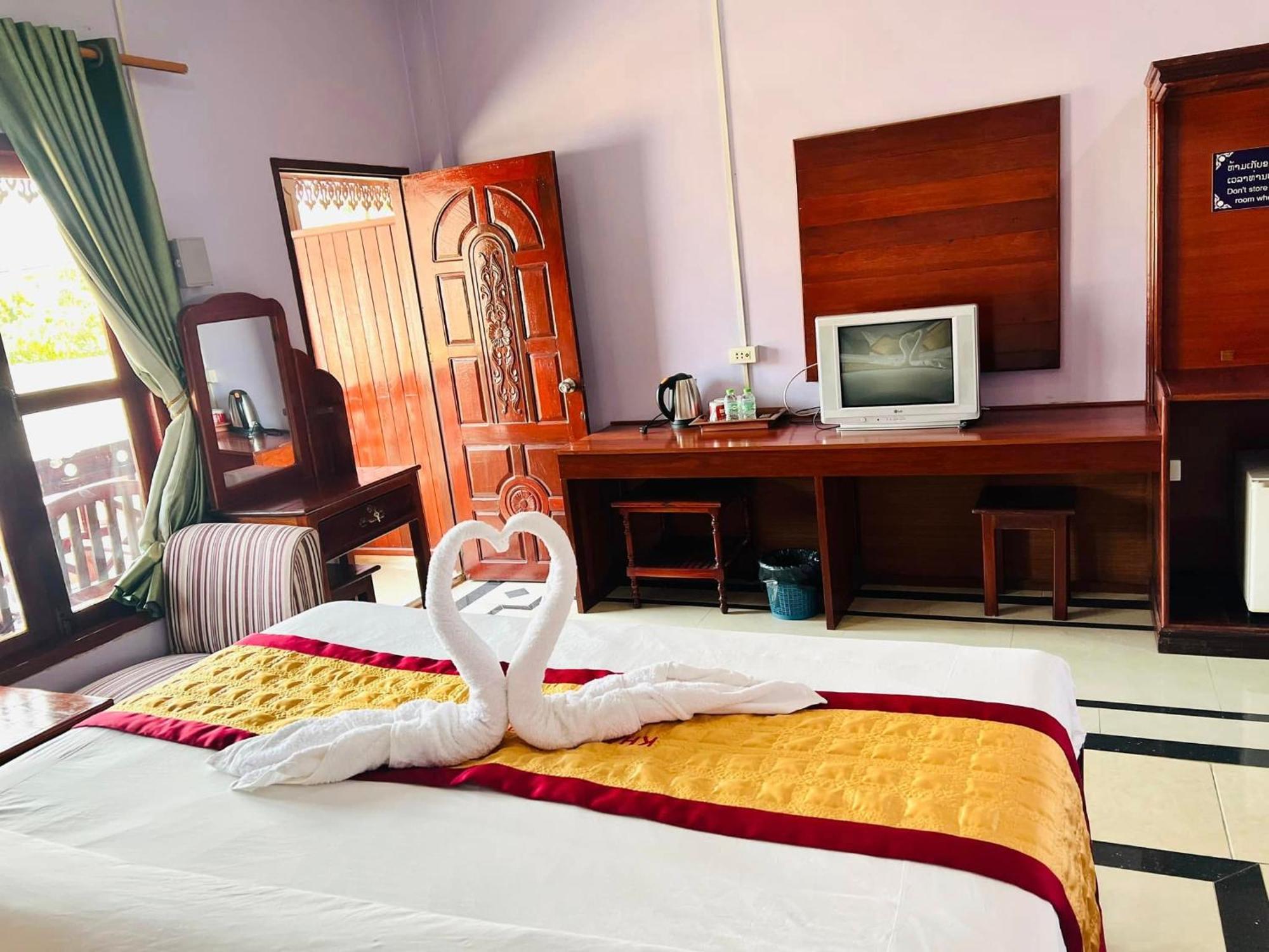 Khampaseuth Hotel ヴァンヴィエン エクステリア 写真