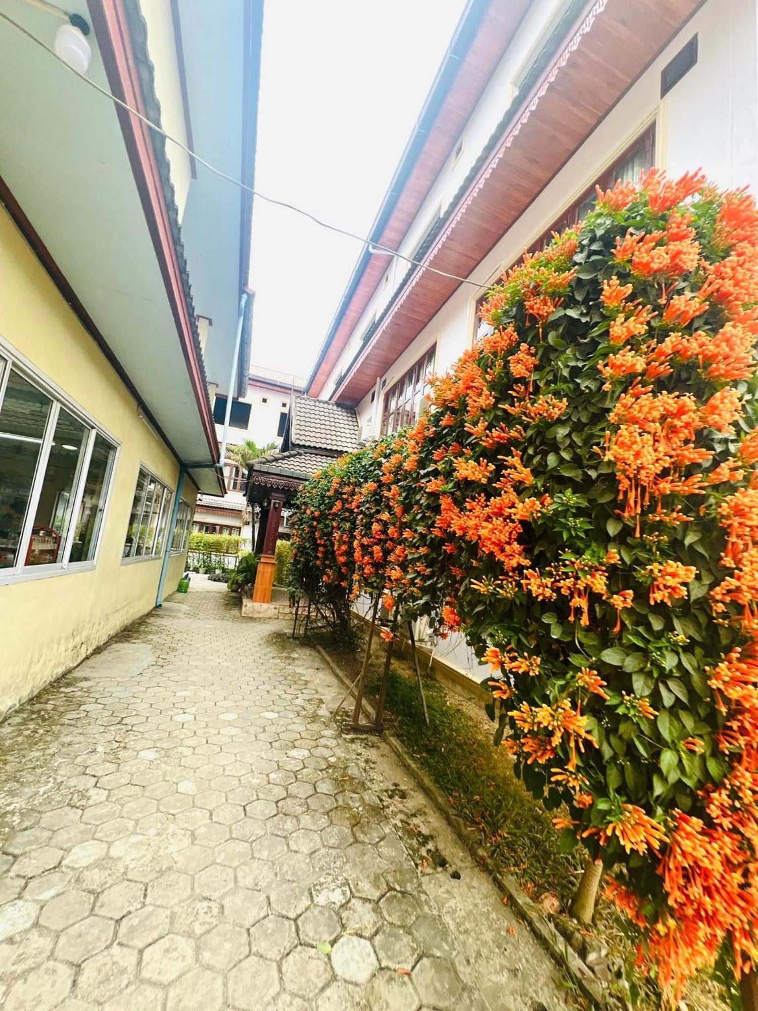 Khampaseuth Hotel ヴァンヴィエン エクステリア 写真