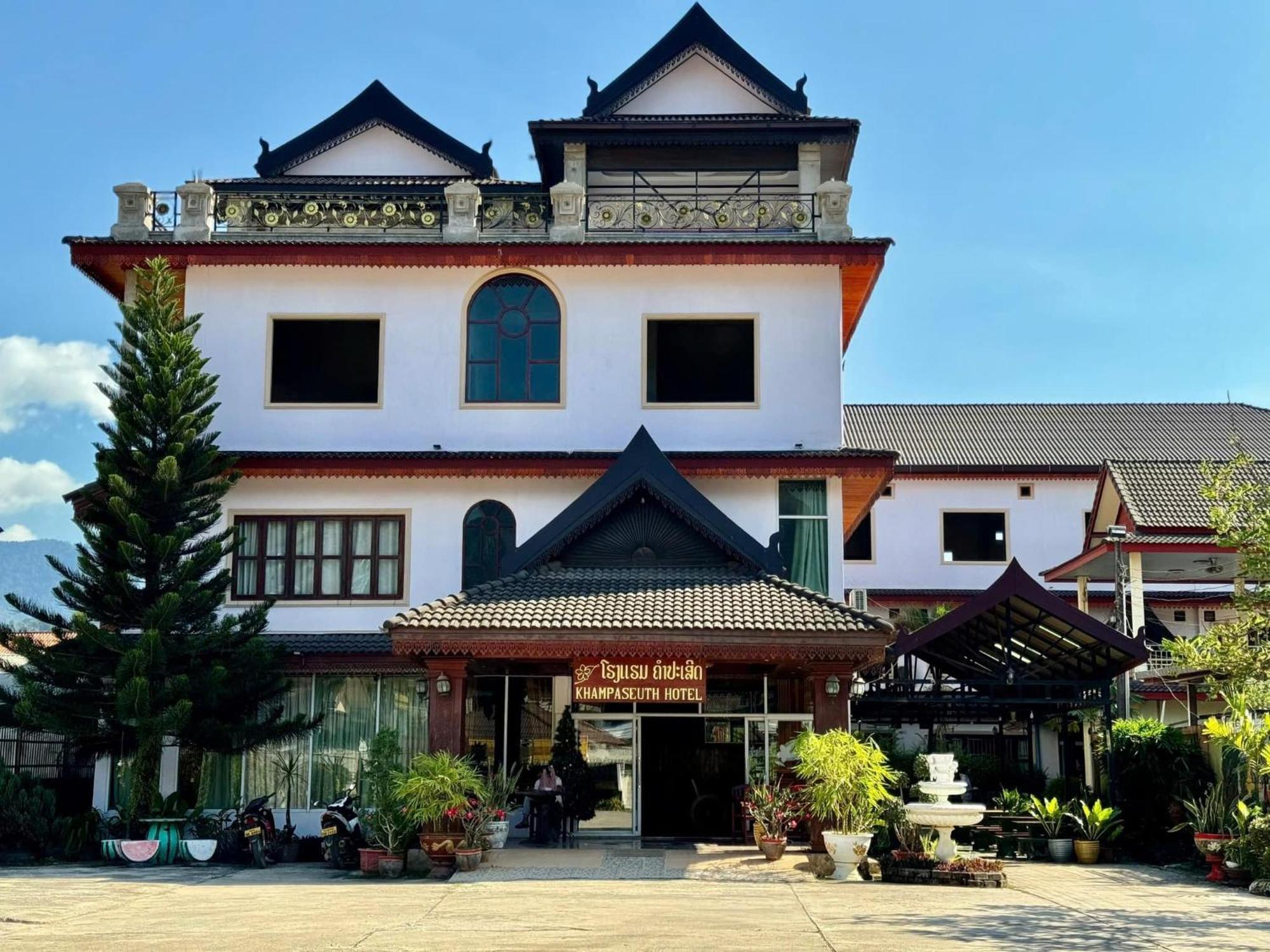 Khampaseuth Hotel ヴァンヴィエン エクステリア 写真