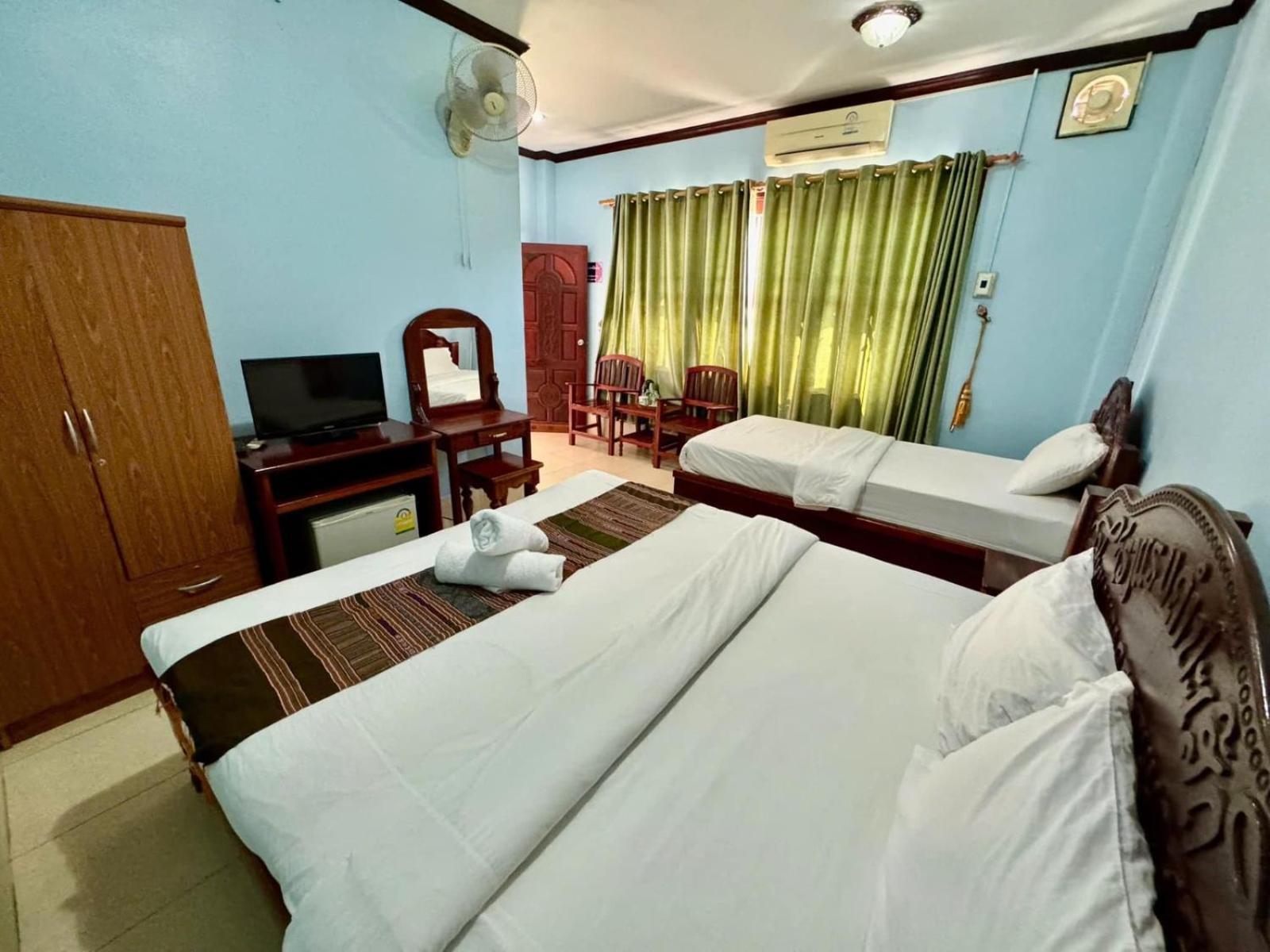 Khampaseuth Hotel ヴァンヴィエン エクステリア 写真